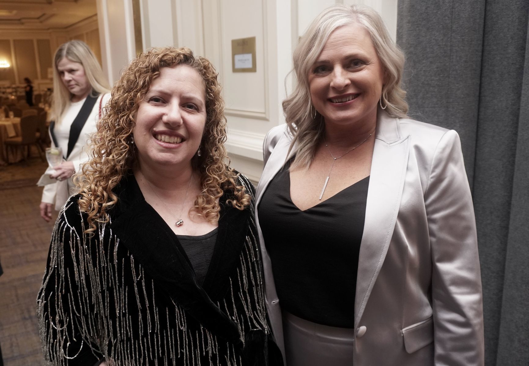 Bonnie Clair, Vicky Parres